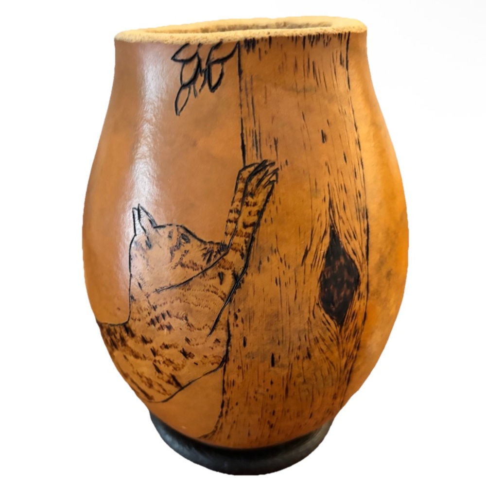 HAND CARVED SIGNED CAT SCRATCHING A TREE DESIGN GOURD ON STAND